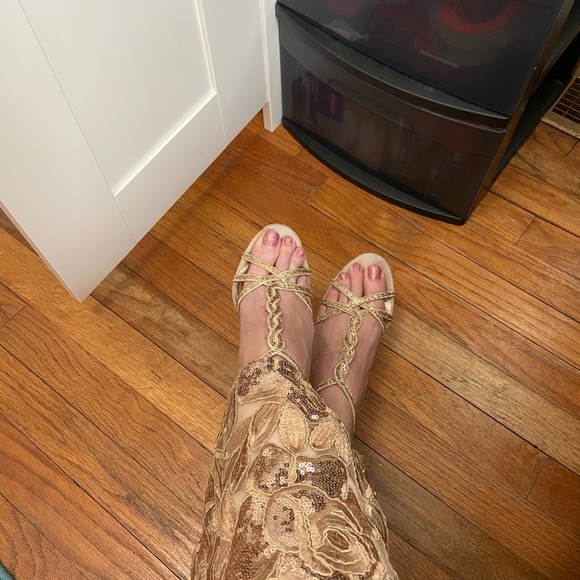 Belle Badgley Mischka strapless heaven gold metallic floral sequin dress size 4 - Picture 3 of 8